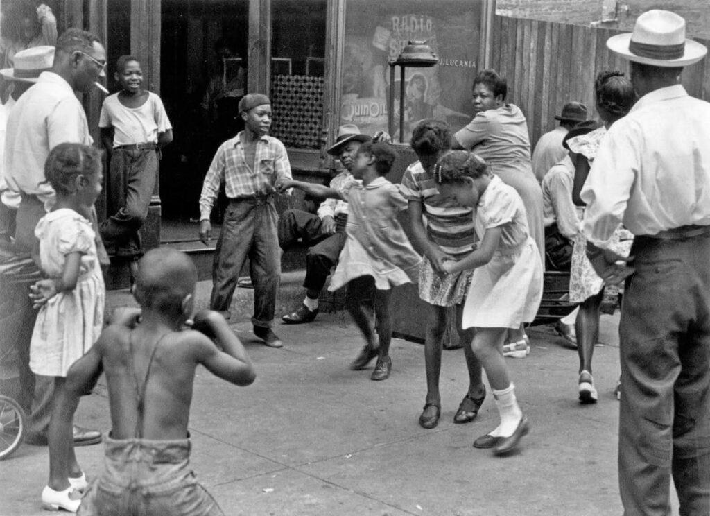 children dancing in Harlem in 1940